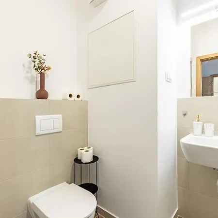 Cityscape Oasis: Active Heaven *