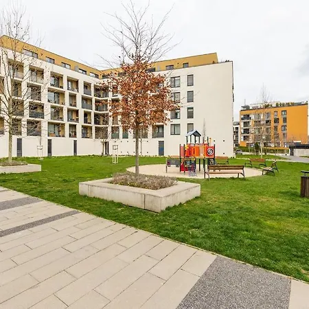 Apartment Cityscape Oasis: Active Heaven