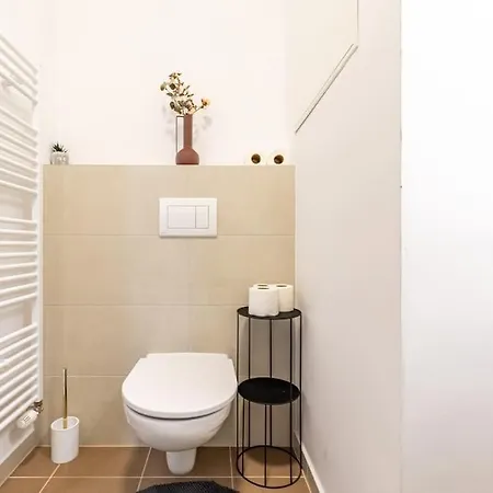 Cityscape Oasis: Active Heaven