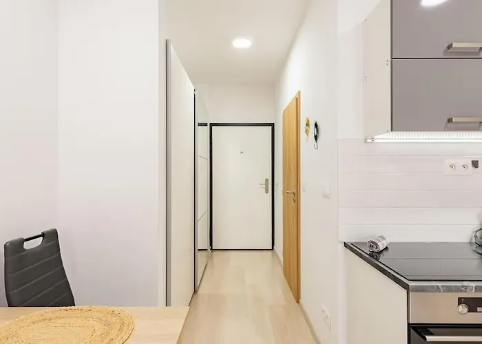 Cityscape Oasis: Active Heaven Apartamento Bratislava