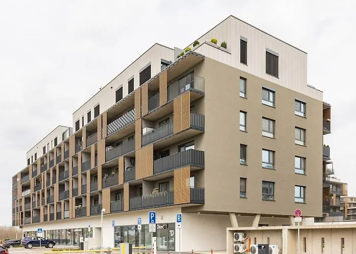 Cityscape Oasis: Active Heaven Апартаменты Братислава