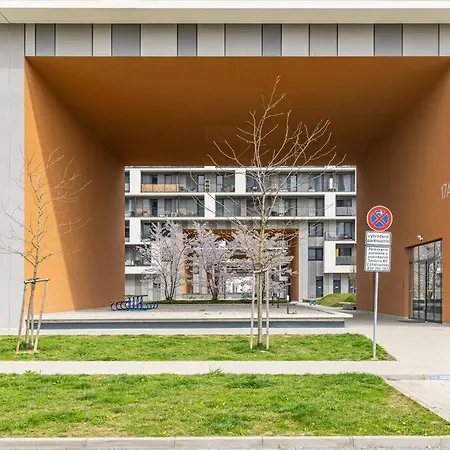 Cityscape Oasis: Active Heaven דירה *